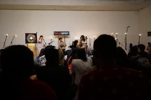 Main Bertiga, Menyingkirkan Ego